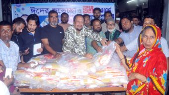 ১৪নং ওয়ার্ডে নজরুল ইসলাম মুনিমের ঈদ উপহার বিতরণ