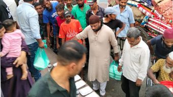 ‘হ্যাল্পিং হ্যান্ডস সিলেট’-এর উদ্যোগে ইফতার বিতরণ