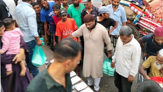 ‘হ্যাল্পিং হ্যান্ডস সিলেট’-এর উদ্যোগে ইফতার বিতরণ